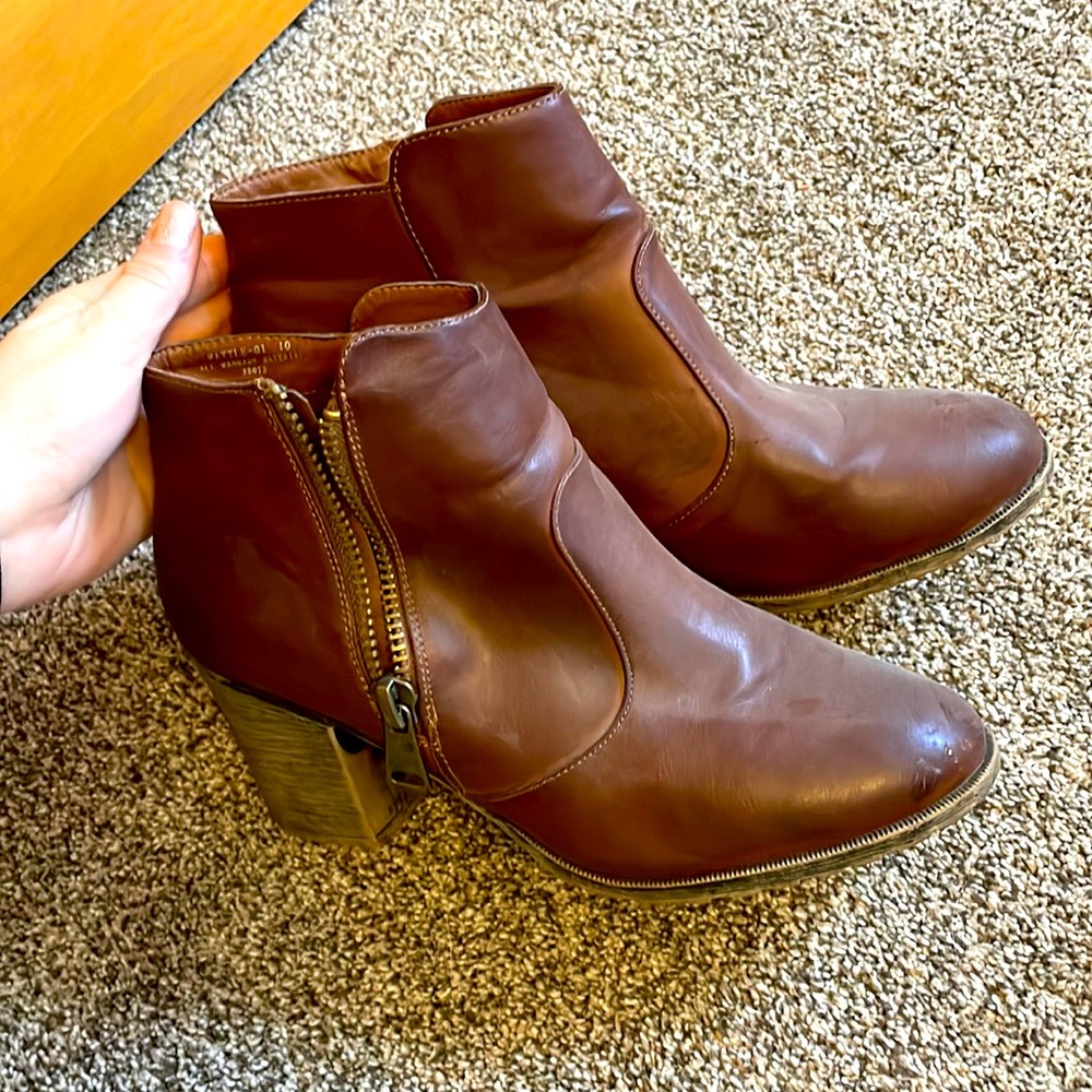 Brown boots 10